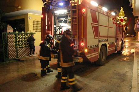 Un incendio ha distrutto un appartamento a Isola Capo Rizzuto. Le fiamme sono state spente dai vigili del fuoco