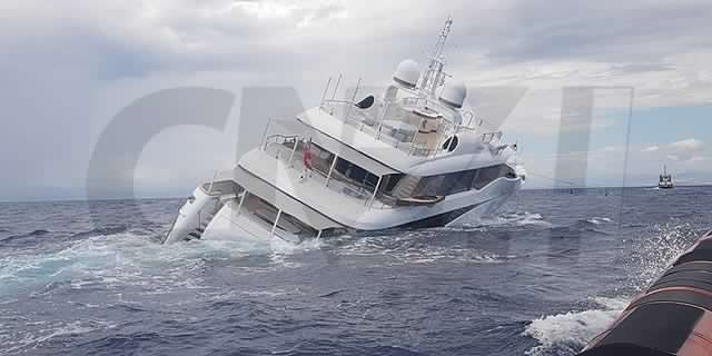 yacht affonda catanzaro