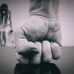 La prendono a pugni vicino scuola e postano il video sui social: 7 giovani indagati a Vibo