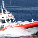 MIGRANTI, LA NAVE DICIOTTI DELLA GUARDIA COSTIERA IN PORTO A REGGIO CALABRIA
