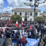 Polistena: migliaia di persone in piazza: “La sanità non ha bandiere”