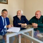 Nascerà a breve la “Bottega del Gal Terre Locridee”. Siglato l’accordo con il Comune di Locri per l’uso dell’immobile in Piazza Re Umberto