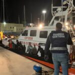 Fermati tre scafisti: avevano trasportato 187 migranti su un peschereccio, poi sbarcati a Roccella J. e Reggio.