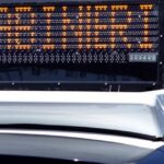 Auto urta un motorino che cade e colpisce tre ragazzi, tutti in ospedale
